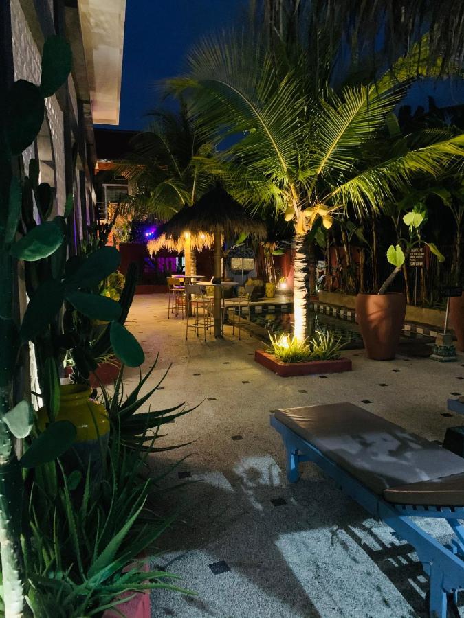 Sunflower Stay And Surf Canggu  Exterior photo